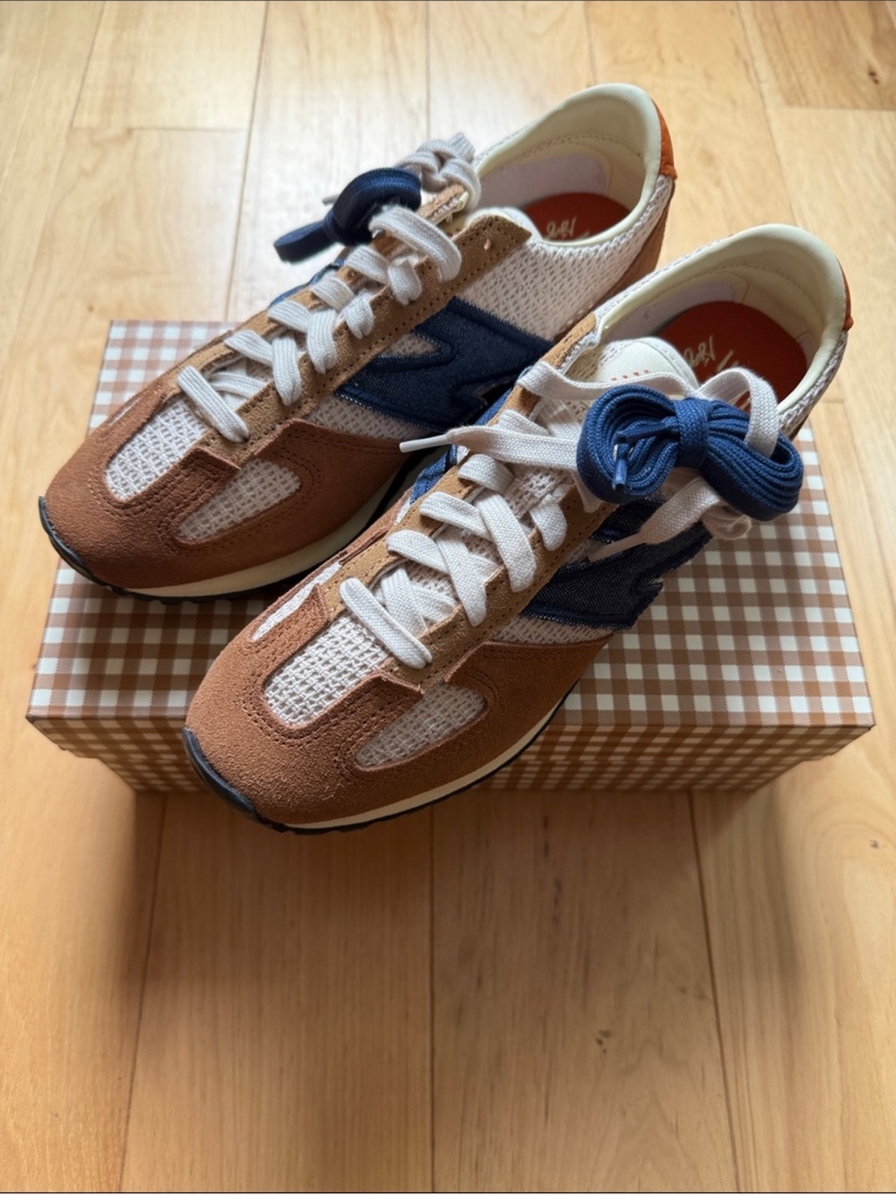 Sezane x New Balance 471 Sneakers - Picture 6 of 8